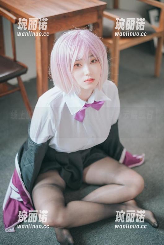 线上的Bambi(밤비)空姐，适合云端或日常？