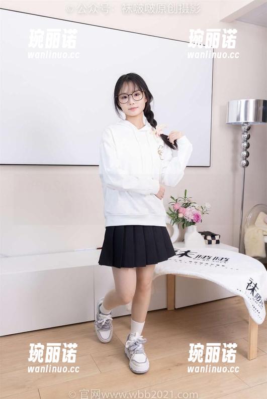 BoBoSocks袜啵啵 - 图片中小淳的自信，咖啡丝加固了我的视线原图