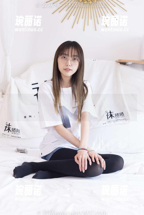 BoBoSocks袜啵啵 - 甜甜圈的OL风狂欢，原图与套图的火花四溅！