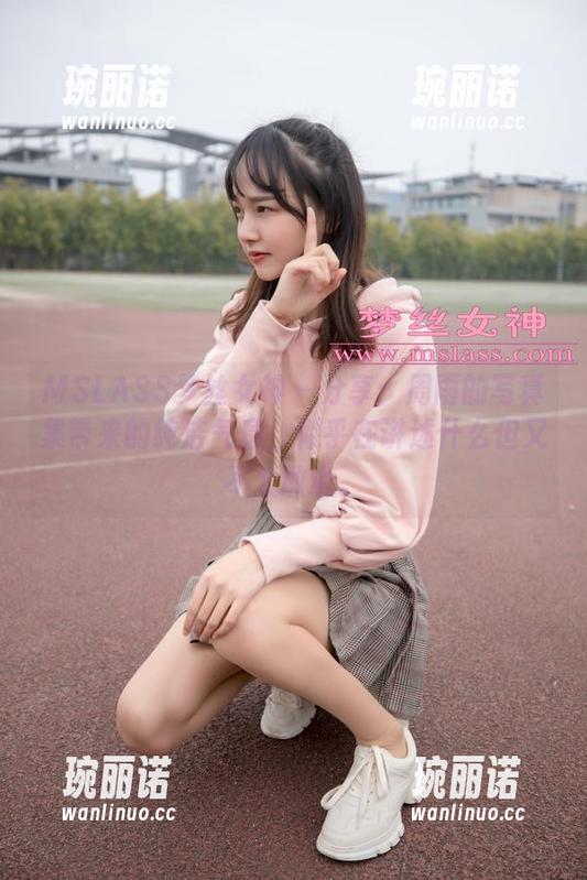 MSLASS梦丝女神 - 分享：周雨的写真集带来的纯洁气息，似乎在讲述什么但又不太敢说。