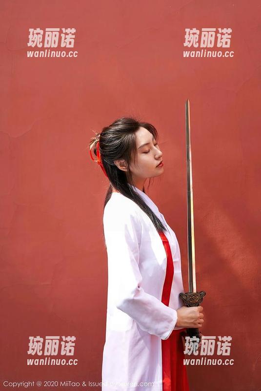 MiiTao蜜桃社 - 不同寻常的小魔女lily和服写真，让人自问：这是在拍写真，还是在催眠？