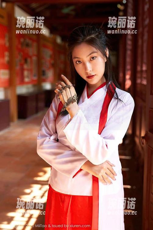 MiiTao蜜桃社 - 图片的一角，发现韩贝贝在天台，妥妥的生活美学呀！