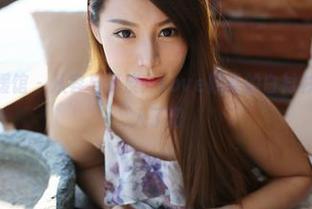 MyGirl美媛馆 – 从容与俏皮：Love陆瓷的白衬衫图包，太迷人了吧