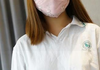 淹没在ROSI的网盘里，那双白色丝袜等着谁心甘情愿地下载呢？
