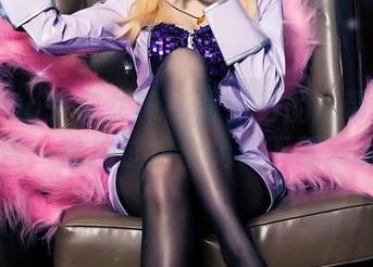 TouTiao头条女神 – 张译丹的吊带其实在打广告：没拍过这个免费下载就out！