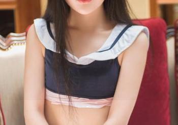 TouTiao头条女神 – 李丽莎的“白色”写真，一张图引发无尽遐想，分享这份洁白的反差感。