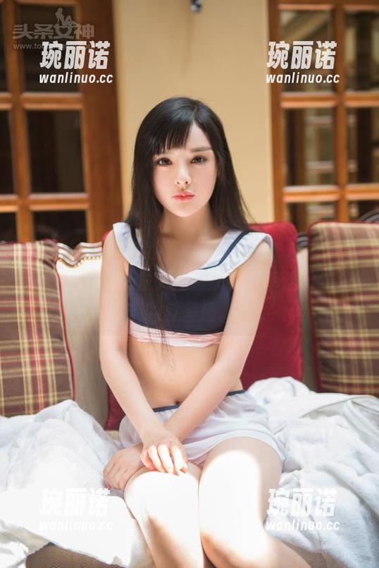 TouTiao头条女神-李丽莎 TouTiao头条女神 - 李丽莎的“白色”写真,一张图引发无尽遐想,分享这份洁白的反差感。