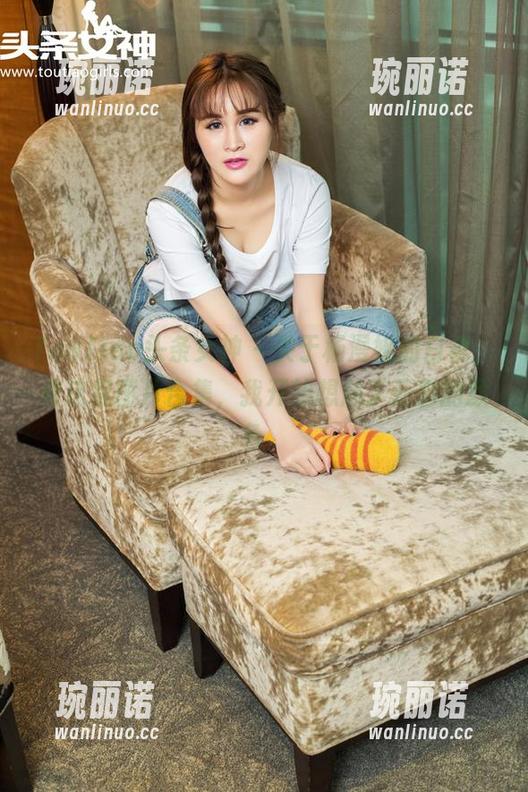 TouTiao头条女神-杨漫妮 TouTiao头条女神 - 关于杨漫妮的白裙,看这组图片合集,我开始想起了云彩的颜色。