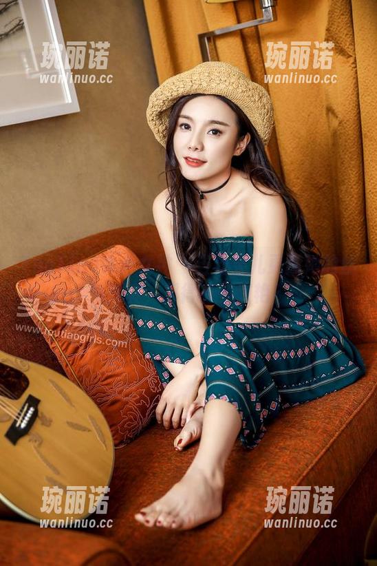 TouTiao头条女神 - 当松果儿更新她的丝袜写真，那得有多惊艳？