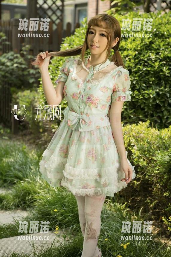 UGirls尤果网 - 夏倪可ella白色精选图集：俨然一场关于凌波微步的优雅表演。
