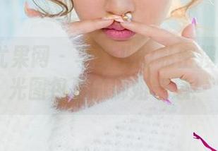 UGirls尤果网 – 李颜儿的私密搜查：无圣光图包里的御姐气息！