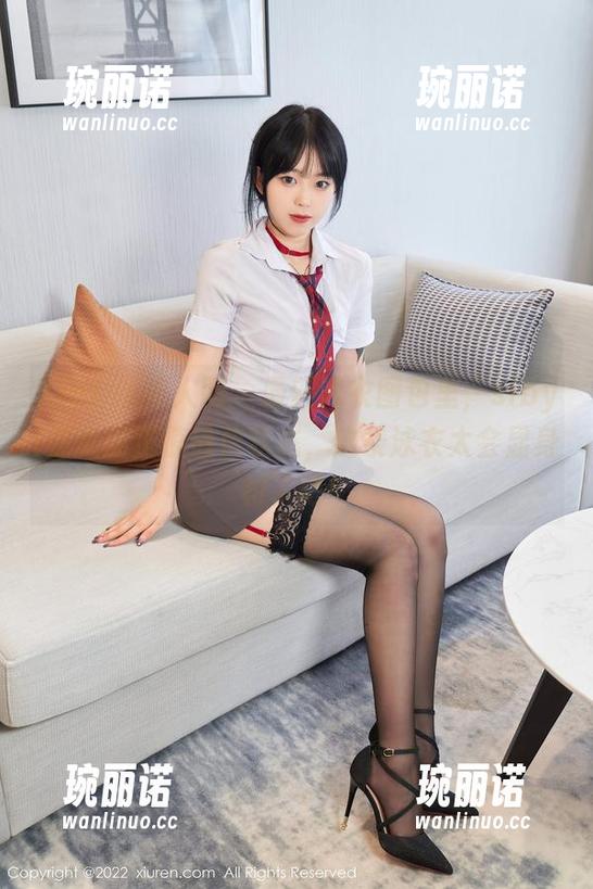 Xiuren秀人网 - 最新泳衣图包里，sibyl是女巫正值最佳状态，这条泳衣太会显身材了吧！