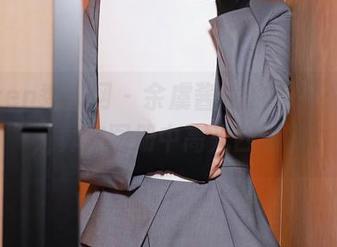 Xiuren秀人网 – 余虞酱说的“女王范儿”，真在图册中高光四射啊！