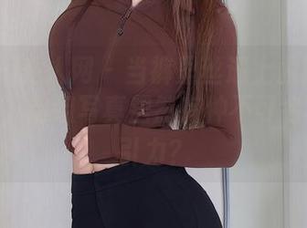 Xiuren秀人网 – 当裤里丝遇上孟狐狸FoxYini，这组写真居然有种不可名状的吸引力？