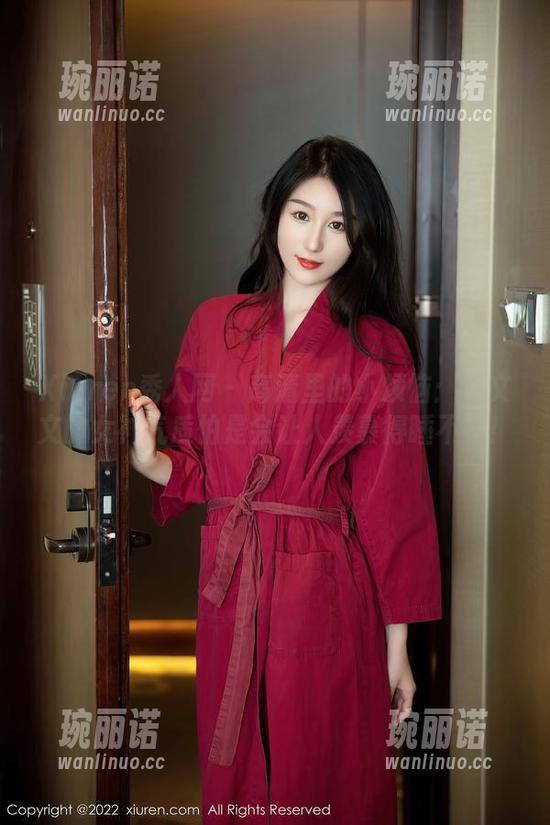 Xiuren秀人网 - 高清里的小烦恼：林文文的女神气质怕是会让人羡慕得睡不着！