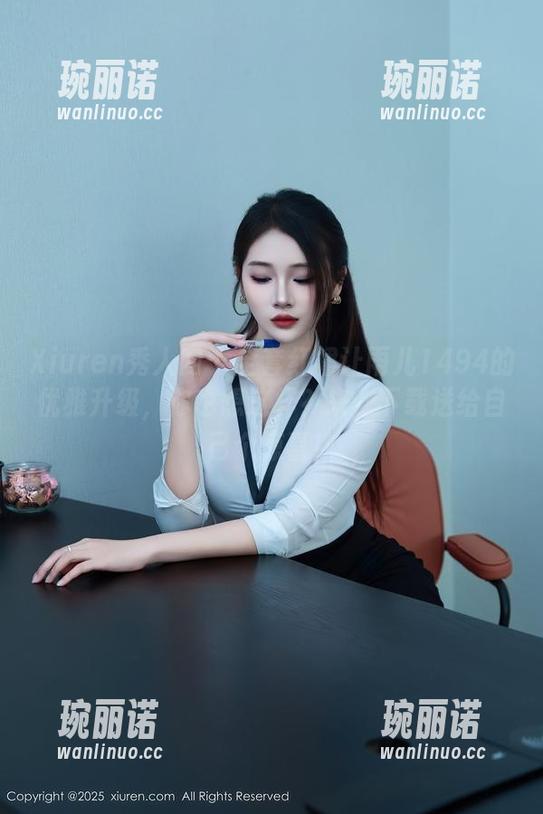 Xiuren秀人网 - 全套红裙让雨儿1494的优雅升级，你也想这样？来，下载送给自己个惊喜！