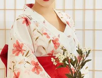 YouMi尤蜜荟 – 在小尤奈的美图里，牛奶味竟然成了新元素，喝一口也不顶用