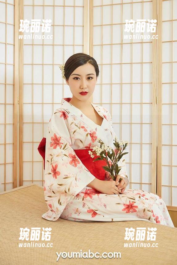 YouMi尤蜜荟 - 在小尤奈的美图里，牛奶味竟然成了新元素，喝一口也不顶用