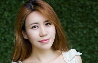 YouWu尤物馆 – FoxYini孟狐狸的职业装，合适面试吗？右边就是答案，别欣赏久了哦，作品内容还真不错！