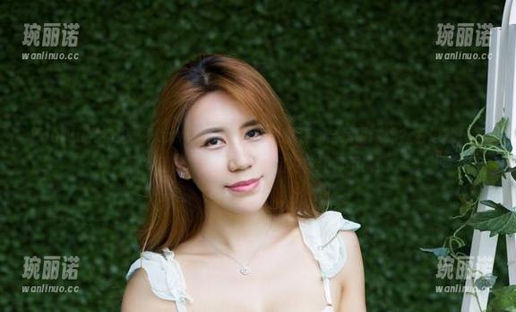 YouWu尤物馆 - FoxYini孟狐狸的职业装，合适面试吗？右边就是答案，别欣赏久了哦，作品内容还真不错！