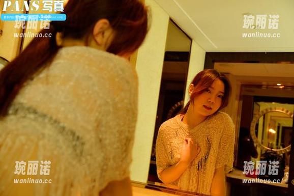 pans - 新鲜出炉！卡卡的美脚写真集：一双妙腿掀起的只是一阵[…]