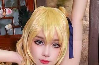 全集里的七七娜娜子，穿礼服的时候面具卸下了吗？