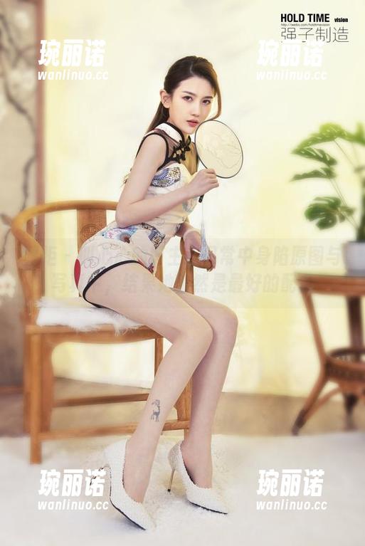 丽柜 - 叫心心的博主在日常中身陷原图与写真中，结果她依然是最好的配角