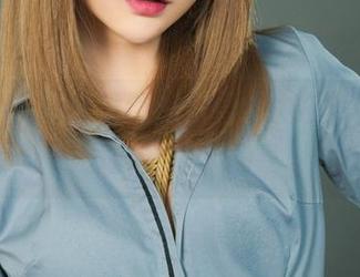 丽柜 – 在泳池里遭遇白雪，她的写真分享让我们全方位“湿身”！
