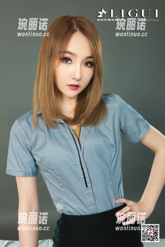 丽柜 - 在泳池里遭遇白雪，她的写真分享让我们全方位“湿身”！
