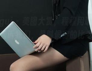 丽柜ligui – 美图大赏，程程用职场新秀的姿态告诉我们，是时候穿的比老板还好看了！