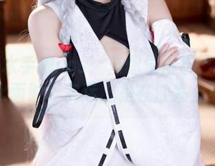 九柒喵水手服cos：当你觉得自己漂浮在水面时，实际上是在沙发上！
