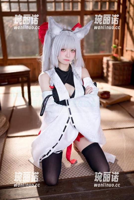 九柒喵水手服cos：当你觉得自己漂浮在水面时，实际上是在沙发上！