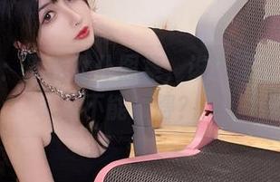 凉凉子：黑枪女仆图集，谁说工作和玩乐不能兼得？