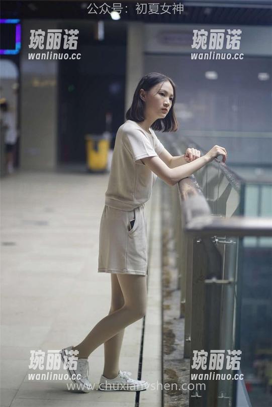 初夏女神 - 在双双的修女合集里，在线磨叽也是一种享受。