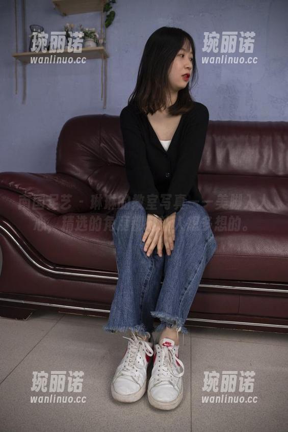 南国足艺 - 琳琳的教室写真——美脚入人心，精选的角度都挺让人想多想的。