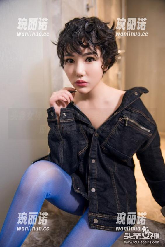 头条女神 - 白丝加持的美纳子，随便一张原图都能变成独特壁纸。
