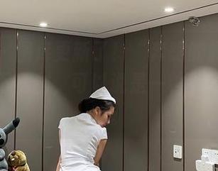 微密圈 – 图库更新了！“奔跑的晶骡儿”的红灯下身材，可以说是一种别致的资源呢。