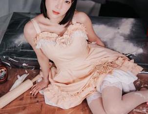 姜仁卿(강인경)的写真更新，融化在这个温柔夜晚的背影中…大家怎么看？