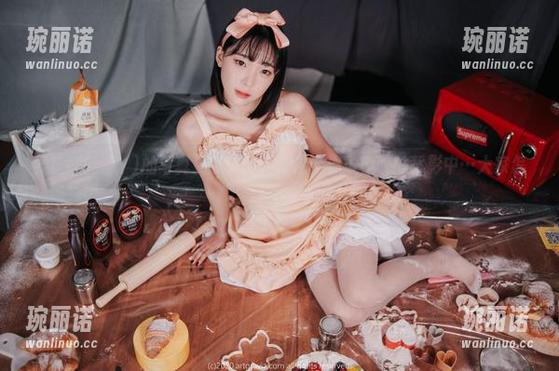 姜仁卿(강인경)的写真更新，融化在这个温柔夜晚的背影中…大家怎么看？