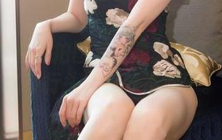 小女巫露娜私拍图集：是秘书还是特工？这身行头让我分不清了。