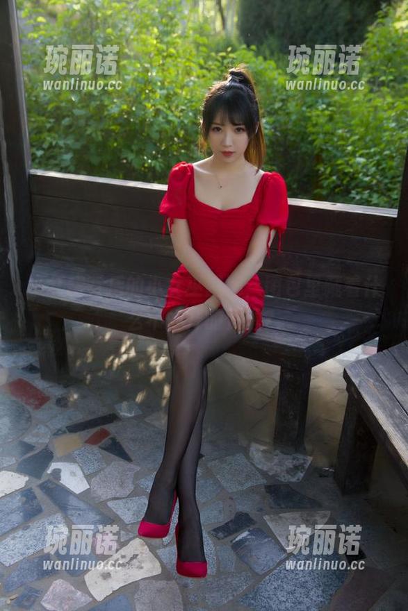 小红裙背后的小女巫露娜，图包里藏着什么不公开的资源？