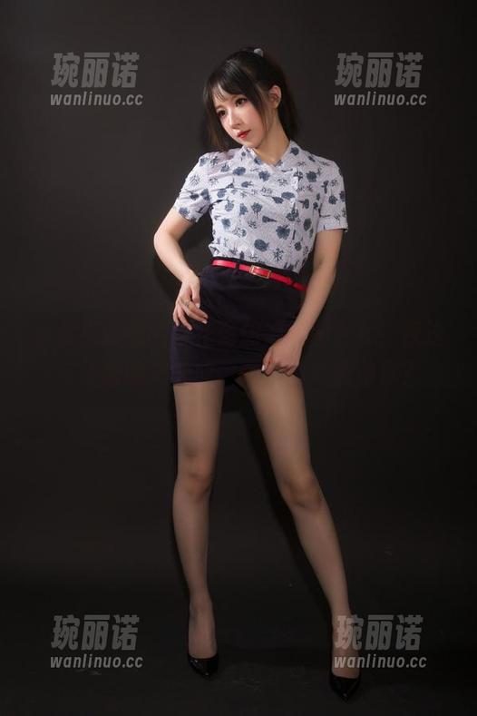 小女巫露娜的青花瓷旗袍美图合集，飘逸与淡雅的交响曲，是否意外感动你？