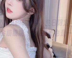 在小小奶瓶儿的私拍中，生日限定，兔兔可不是只会蹦蹦跳，穿衣打扮也是一级棒！
