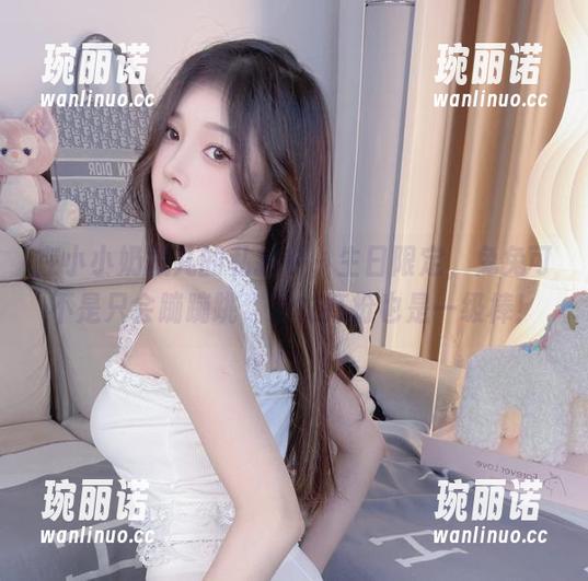 在小小奶瓶儿的私拍中，生日限定，兔兔可不是只会蹦蹦跳，穿衣打扮也是一级棒！