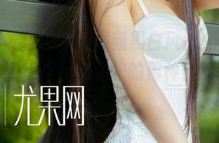 尤果网 – 谭晓彤的最新黑白风格，可能就是让彩色小伙伴们嫉妒的那种！分享一下吧！