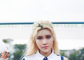 尤物馆 – 分分钟被吸引！FoxYini孟狐狸的妹妹与免费原图，貌似等得我不行了。