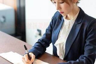 尤蜜荟 – 宋梓诺Bee的丝袜美图：你说起毛衣时，我脑海里却是这些照片。