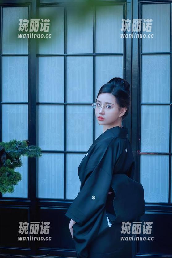 年年Nnian的写真和原图，剧情真让人停不下来。