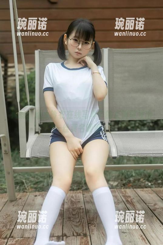 妹妹，幼水铃衣在线写真中的点滴散发出一丝莫名暖意。