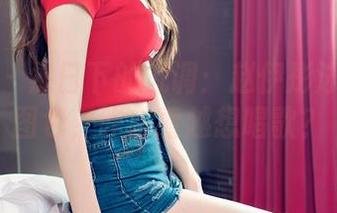 推女神 – 烈日下的低调：赵伊彤泳衣私拍图包，咋越看越想唱歌？
